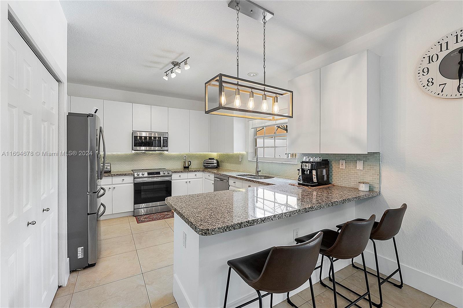DORAL SANDS - Residential