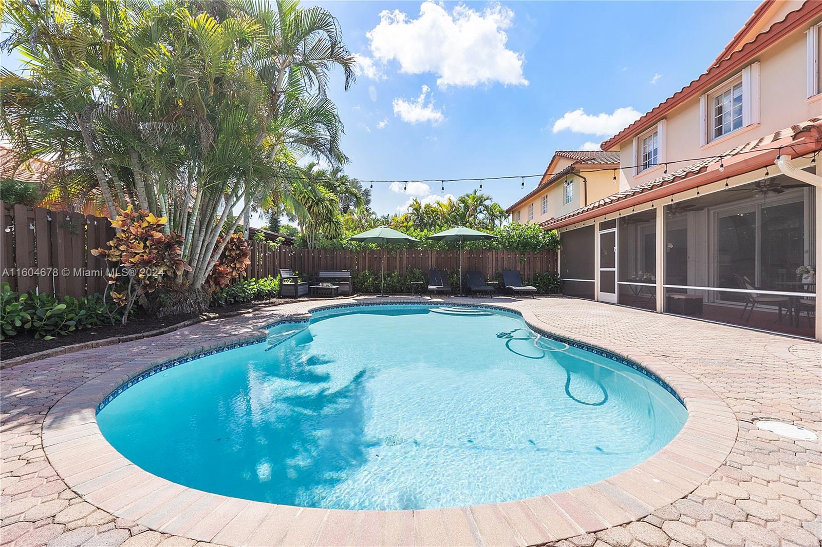 DORAL SANDS - Residential