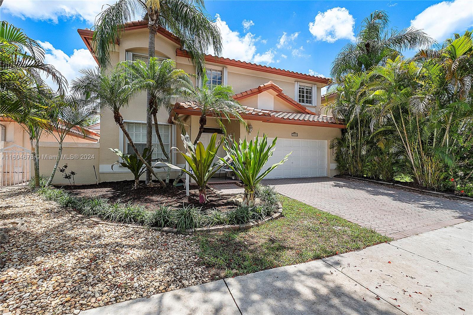 DORAL SANDS - Residential