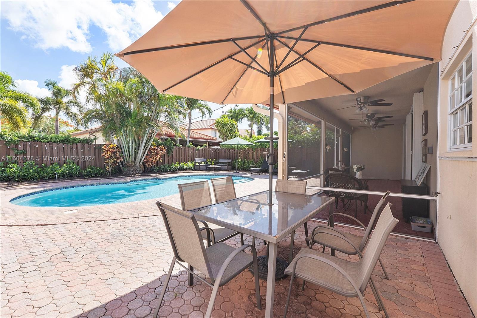 DORAL SANDS - Residential