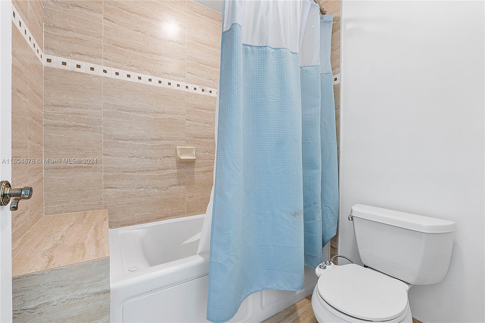 DORAL SANDS - Residential