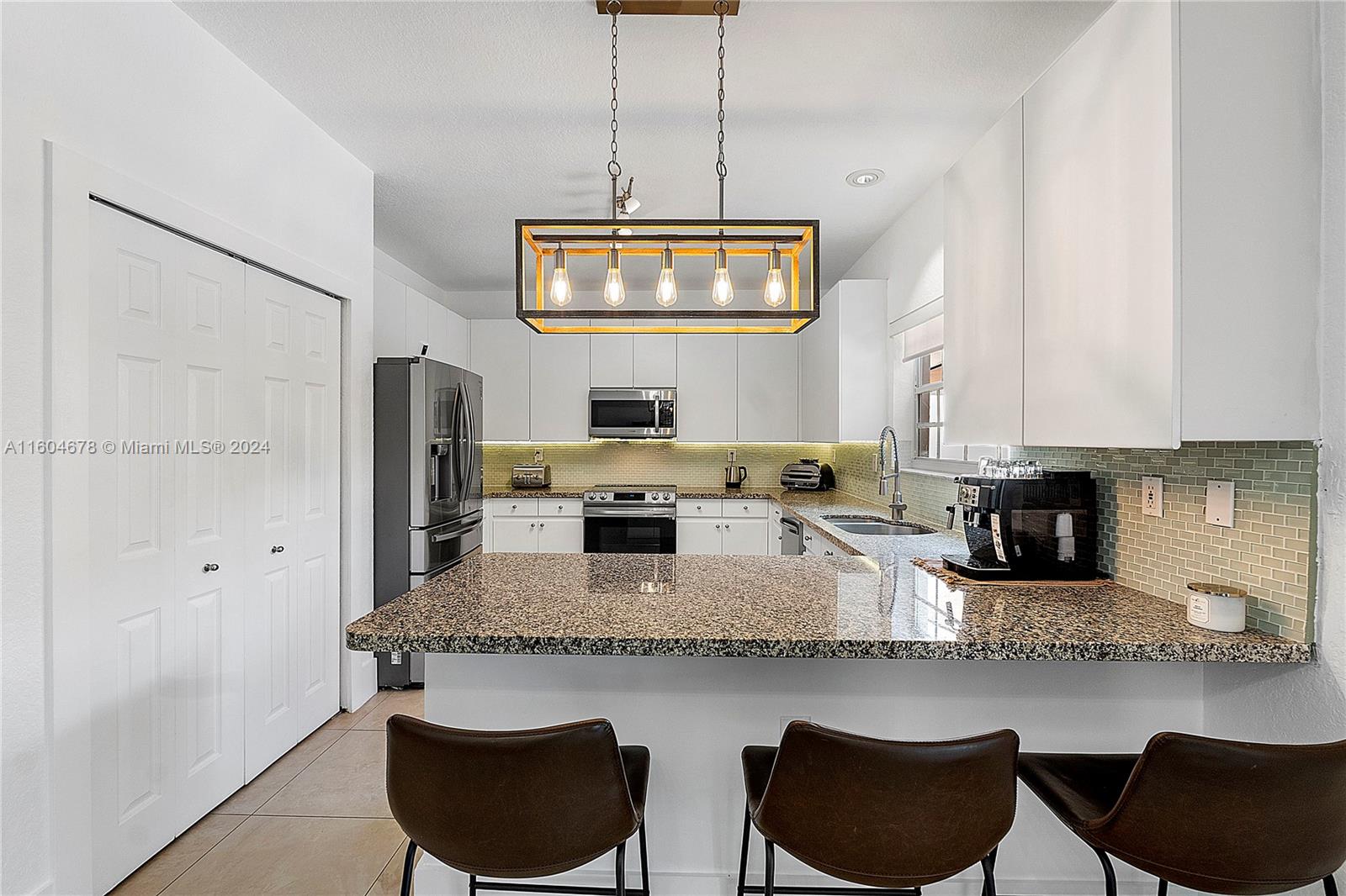 DORAL SANDS - Residential