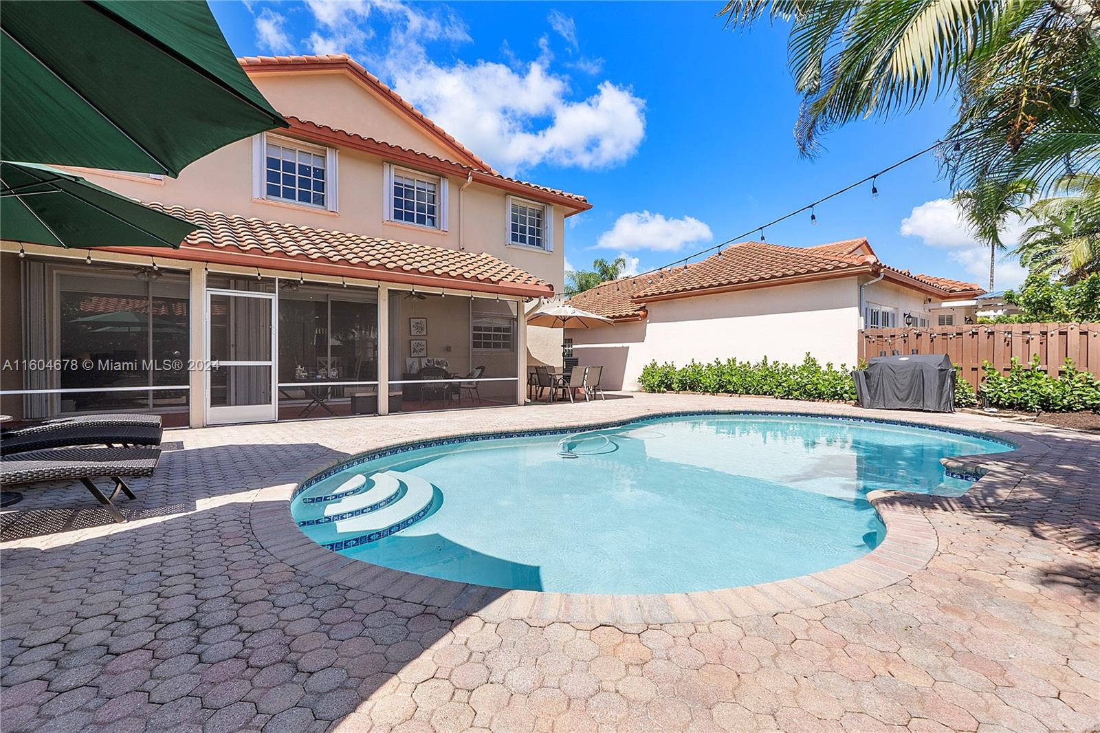 DORAL SANDS - Residential