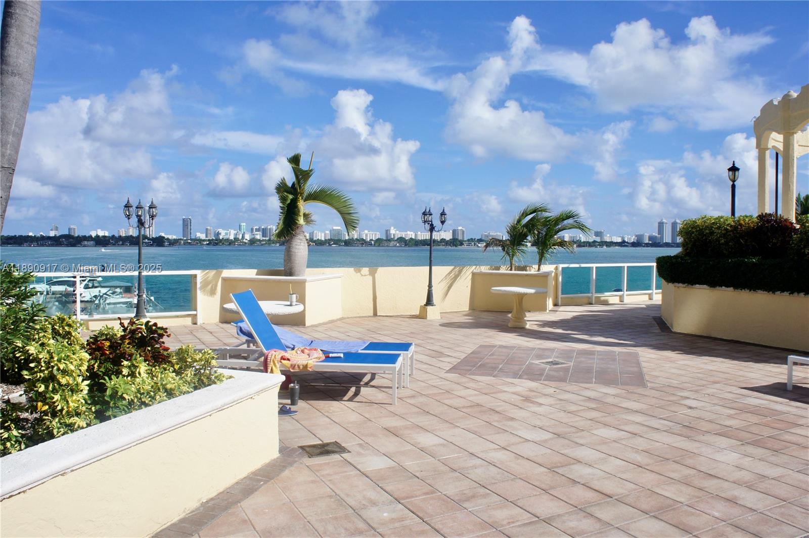 THE GRANDVIEW PALACE COND - Residential