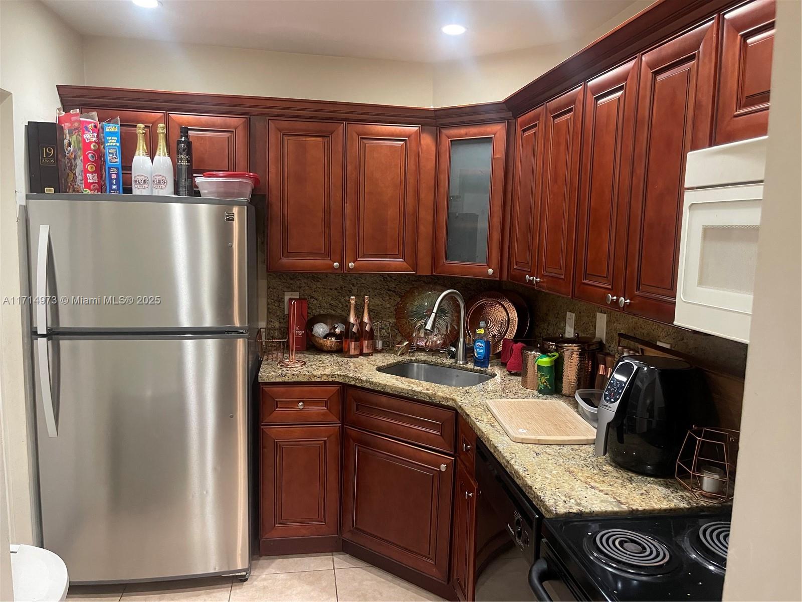 Property for Sale at 3115 Oakland Shores Dr E102, Oakland Park, Miami-Dade County, Florida - Bedrooms: 2 
Bathrooms: 2  - $191,000