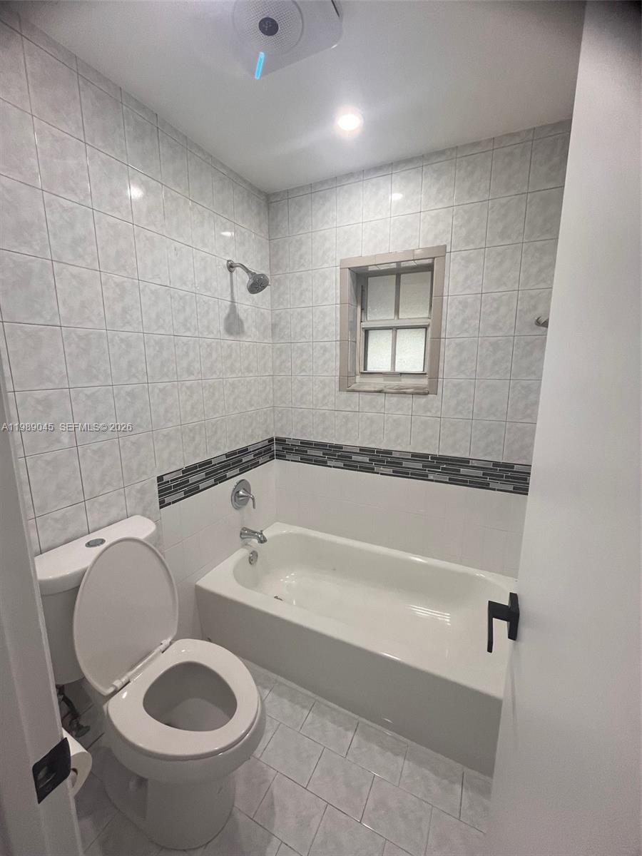 COUNTRY LAKE MANORS SEC 3 - Residential Lease