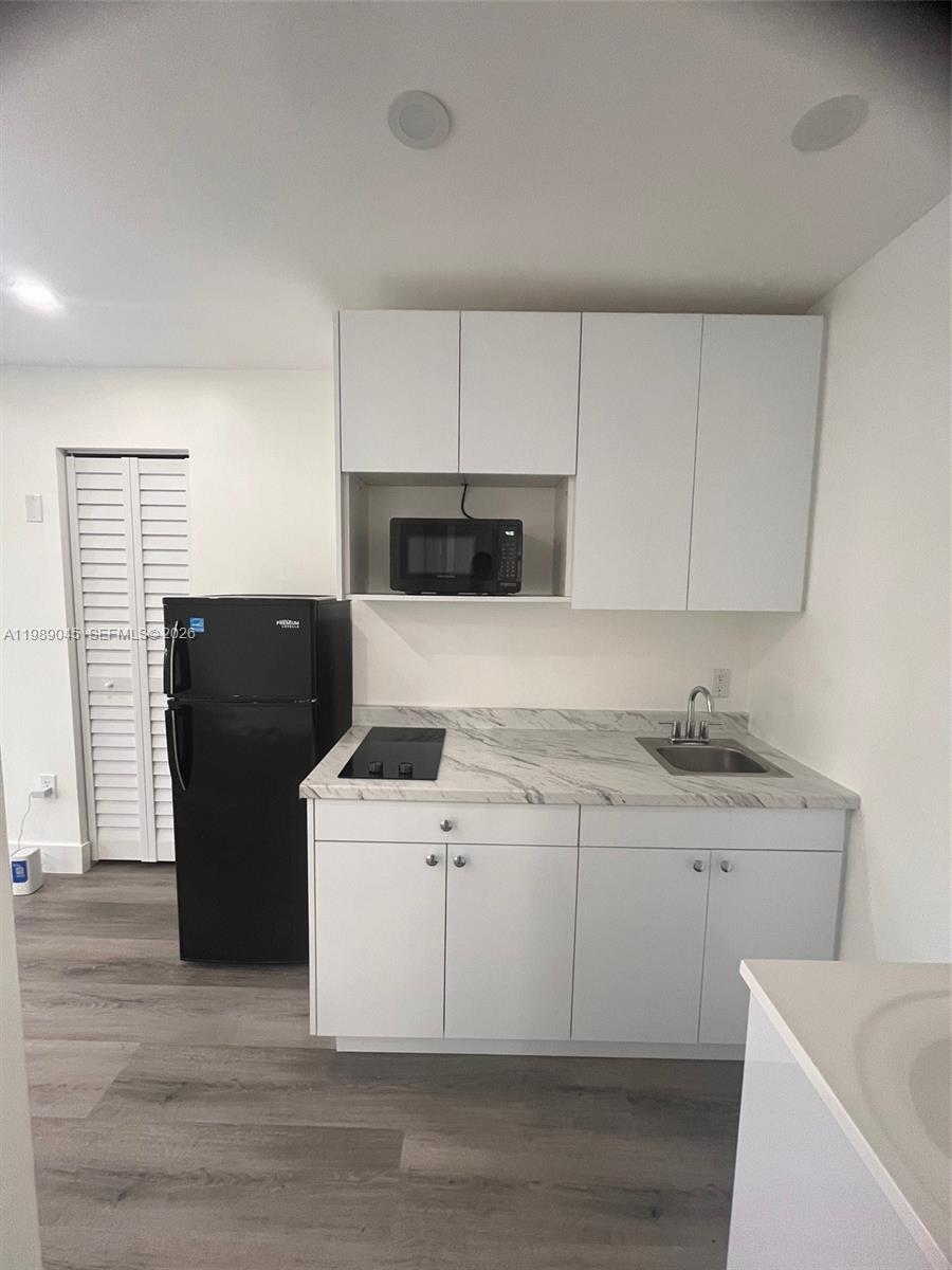 COUNTRY LAKE MANORS SEC 3 - Residential Lease