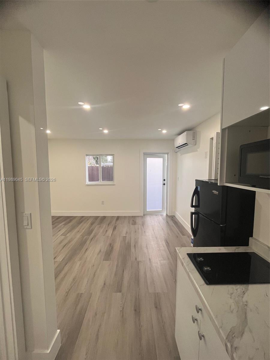 COUNTRY LAKE MANORS SEC 3 - Residential Lease