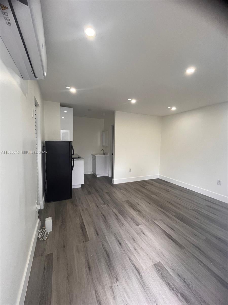 COUNTRY LAKE MANORS SEC 3 - Residential Lease