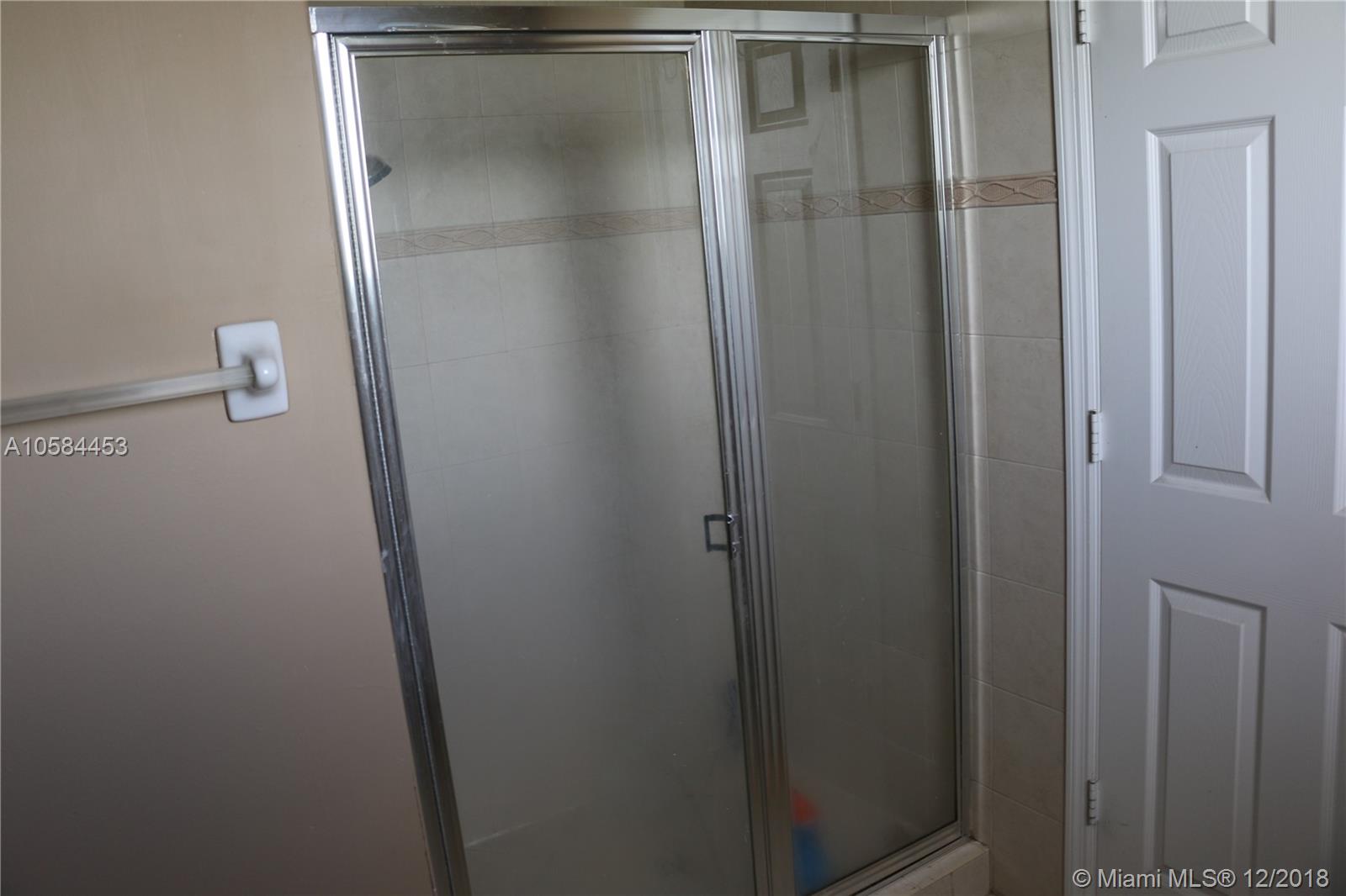 FANTASY REEF - Residential Lease