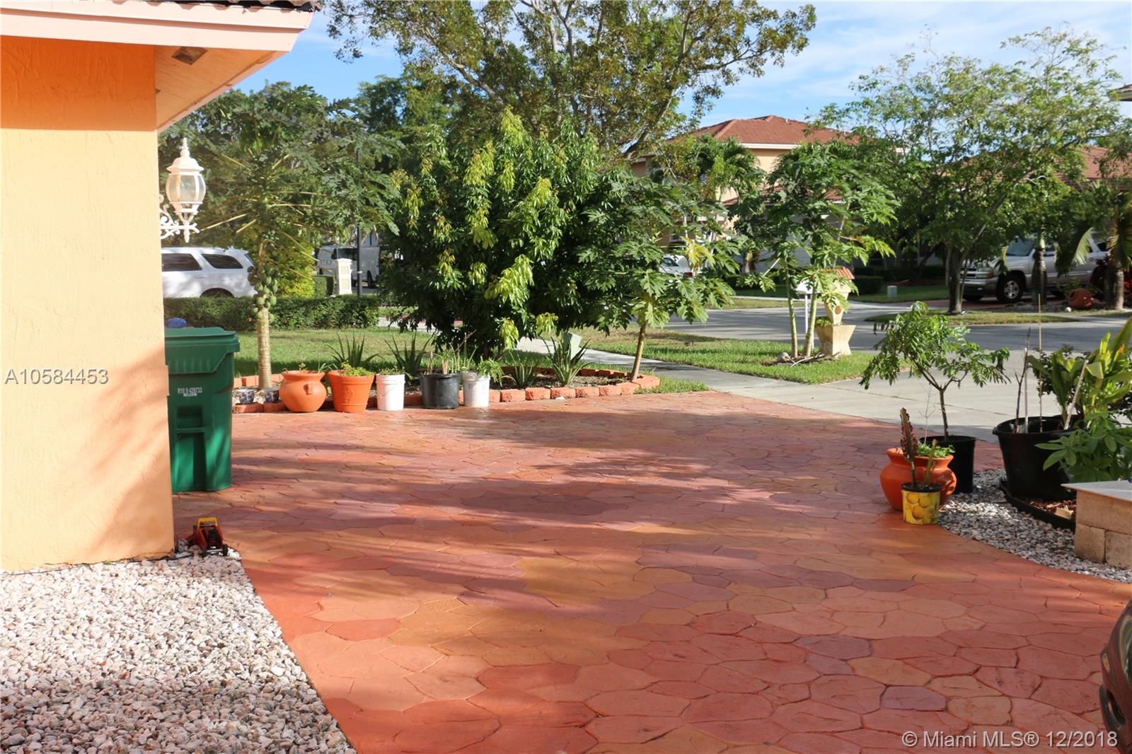 FANTASY REEF - Residential Lease