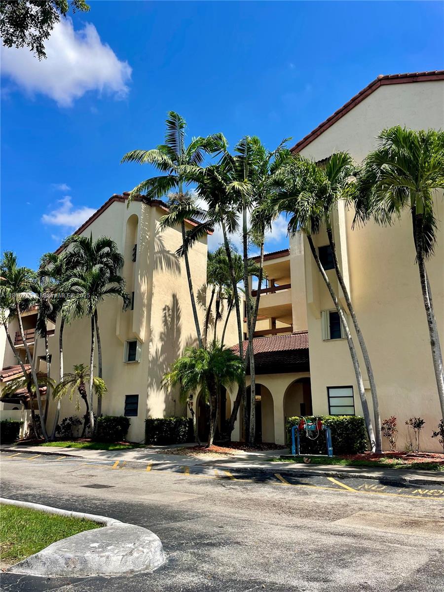 Bright 2-bedroom, 2-bathroom condo in Kenland community featuring spacious living areas, walk-in closets, a large balcony, and an in-unit washer and dryer. The unit had been freshly painted and will be professionally cleaned, making it move-in ready! Enjoy fantastic community amenities, including tennis courts, a swimming pool, and nighttime security. This community is centrally located, quiet, has plenty of parking. Plus, you're just minutes from Palms at Town & Country, Costco, Home Depot, and more.