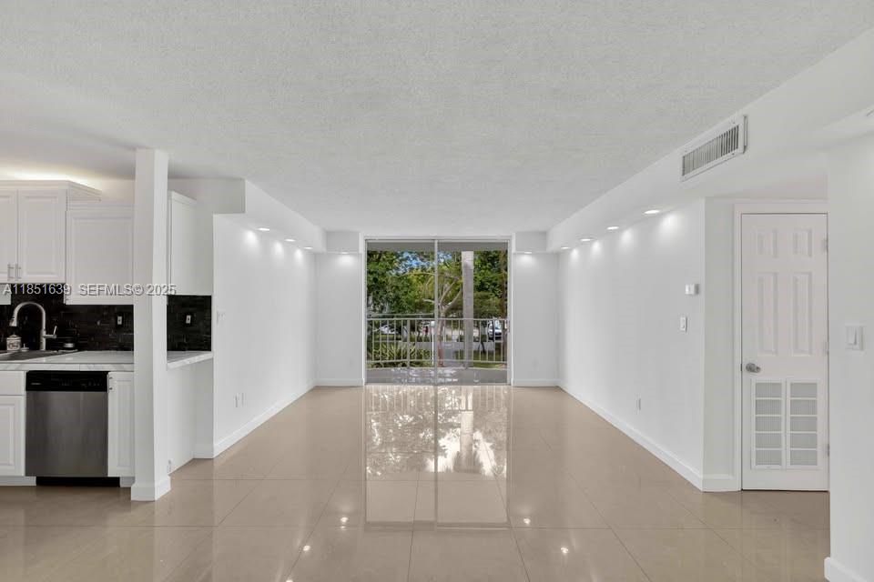 494 NW 165th St Rd C-202