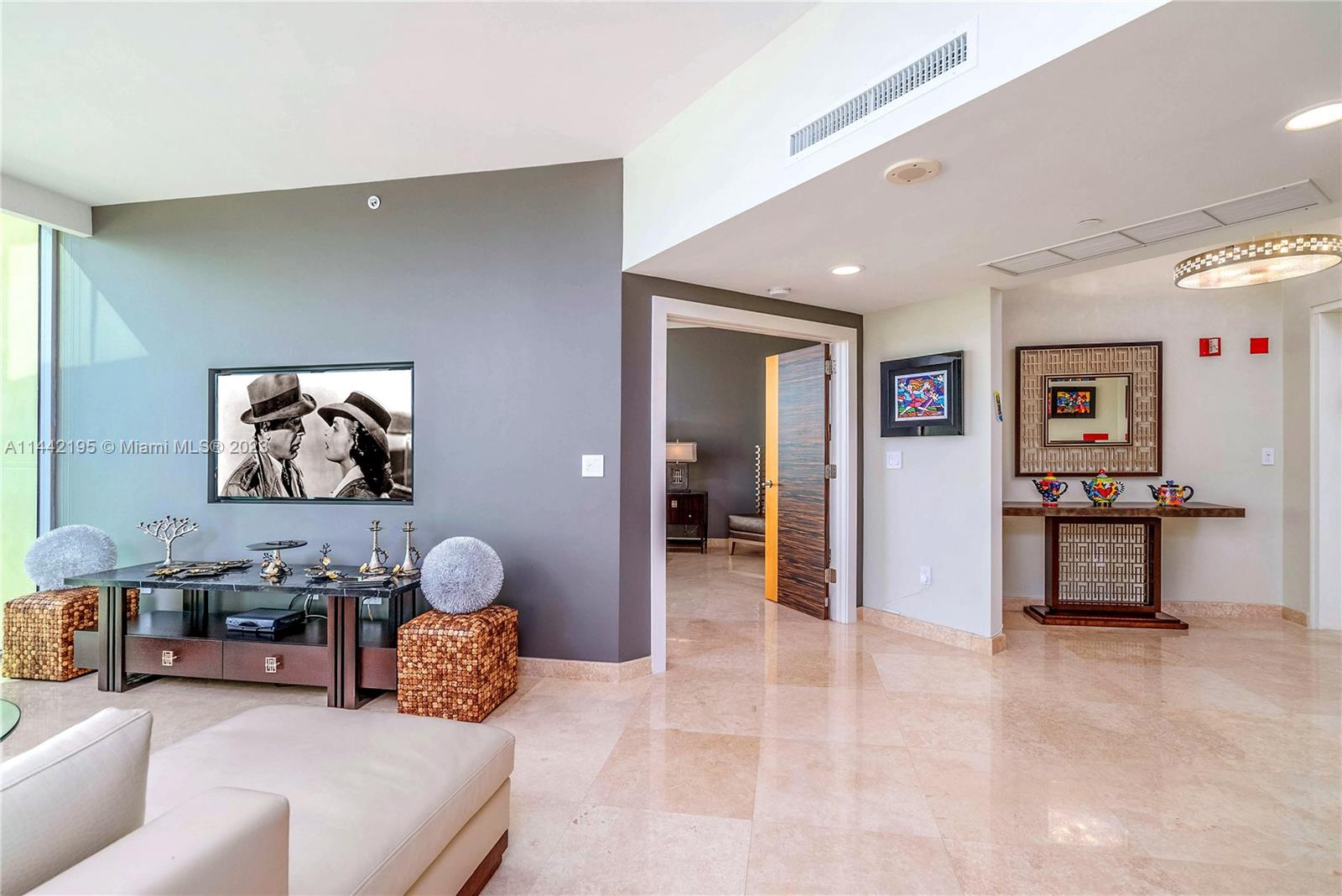 IL VILLAGGIO ON SOUTH BEA - Residential