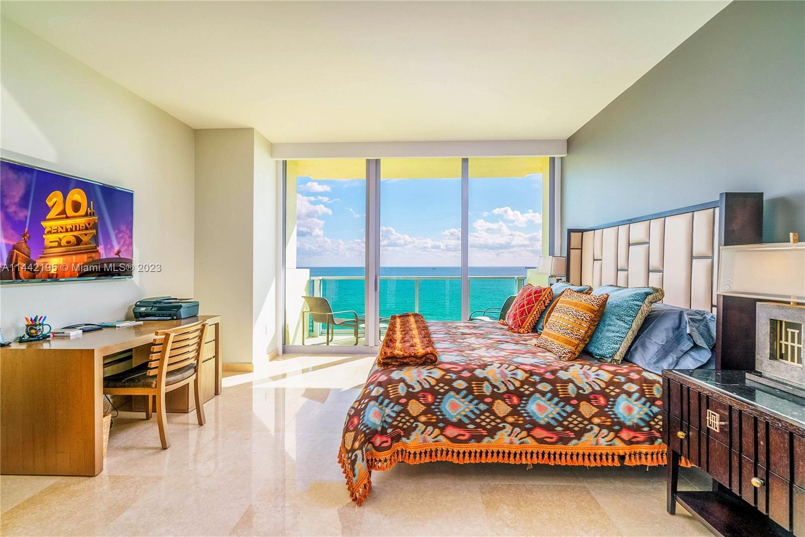 IL VILLAGGIO ON SOUTH BEA - Residential