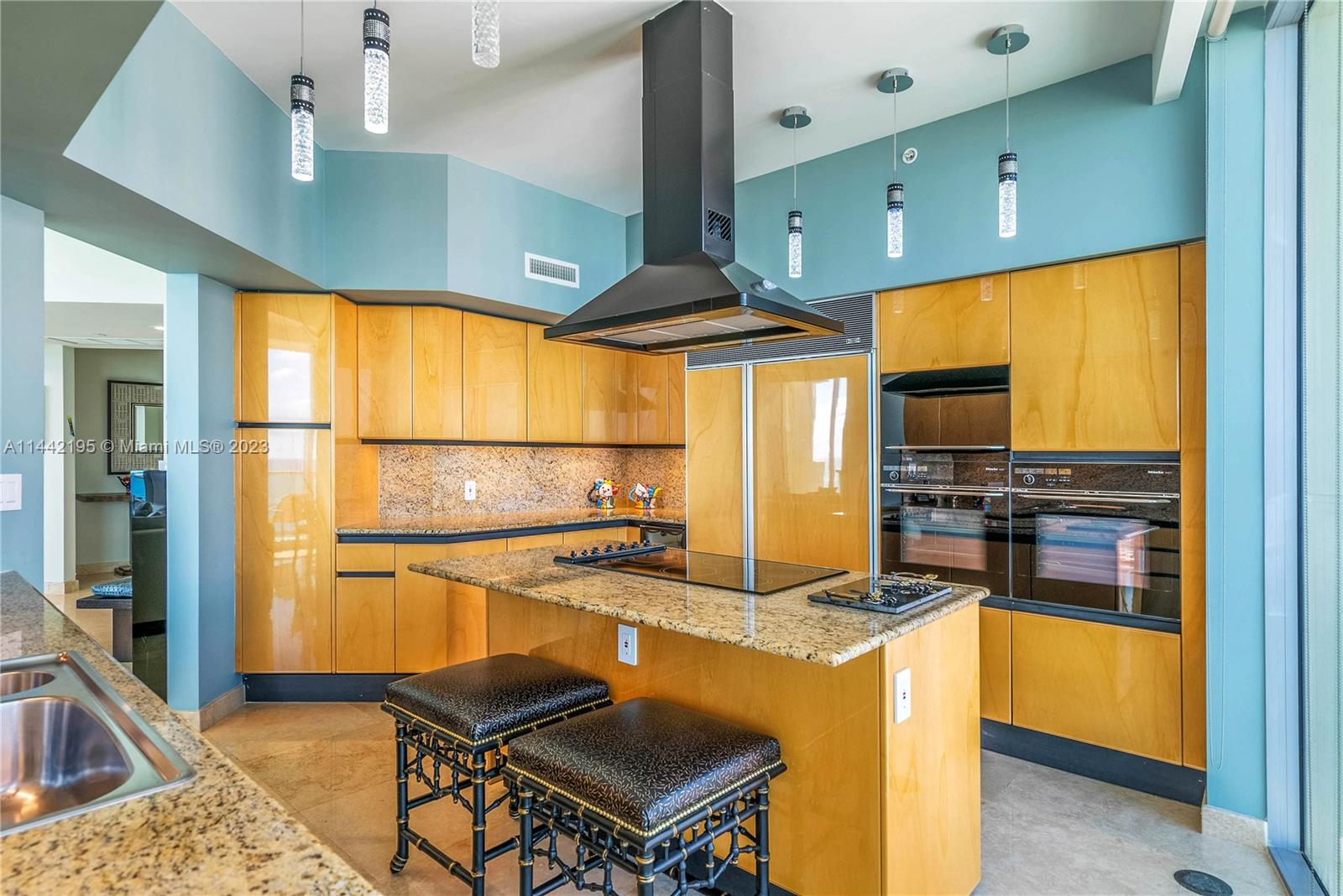 IL VILLAGGIO ON SOUTH BEA - Residential