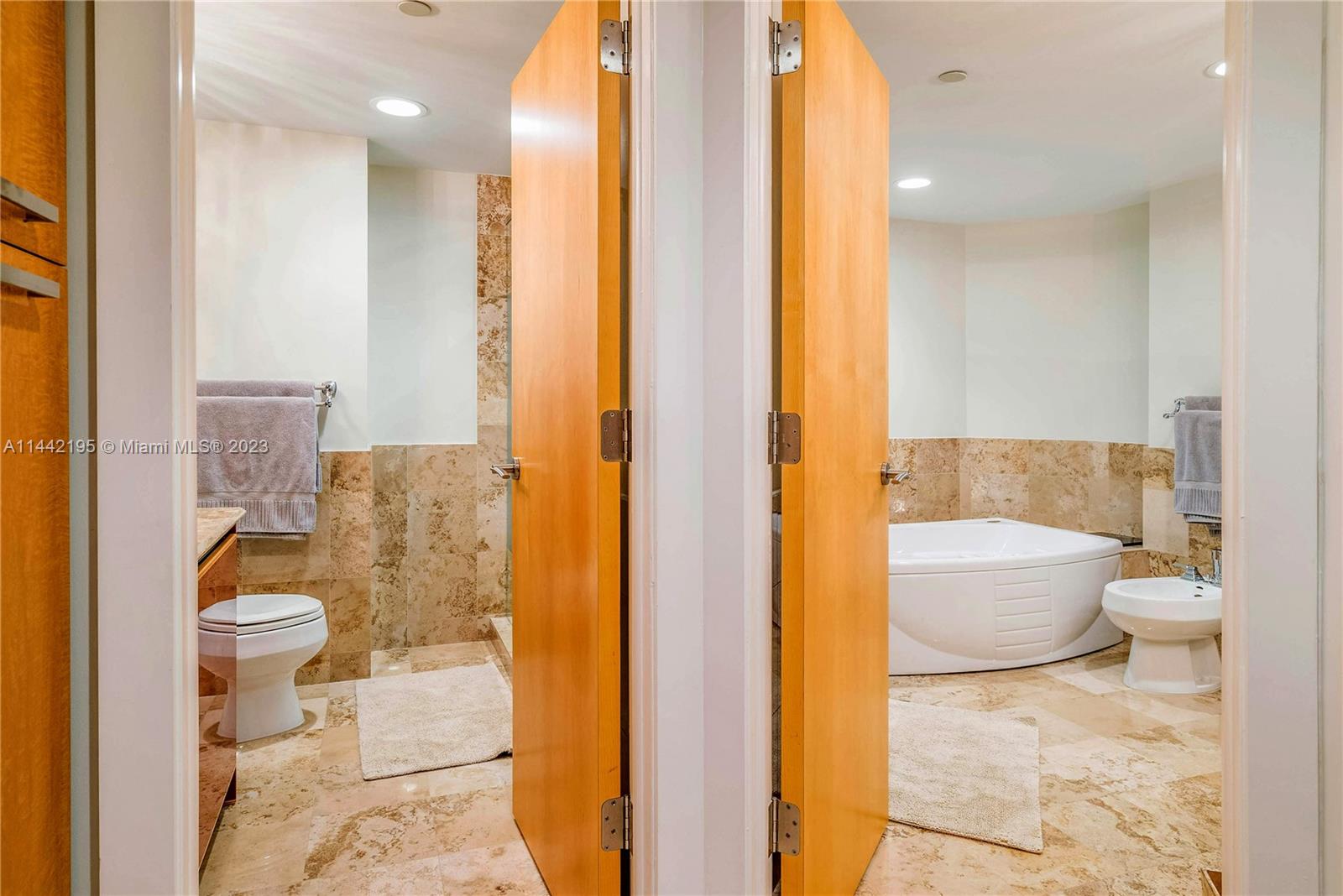 IL VILLAGGIO ON SOUTH BEA - Residential