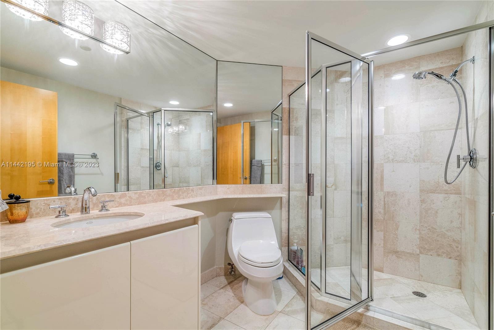 IL VILLAGGIO ON SOUTH BEA - Residential