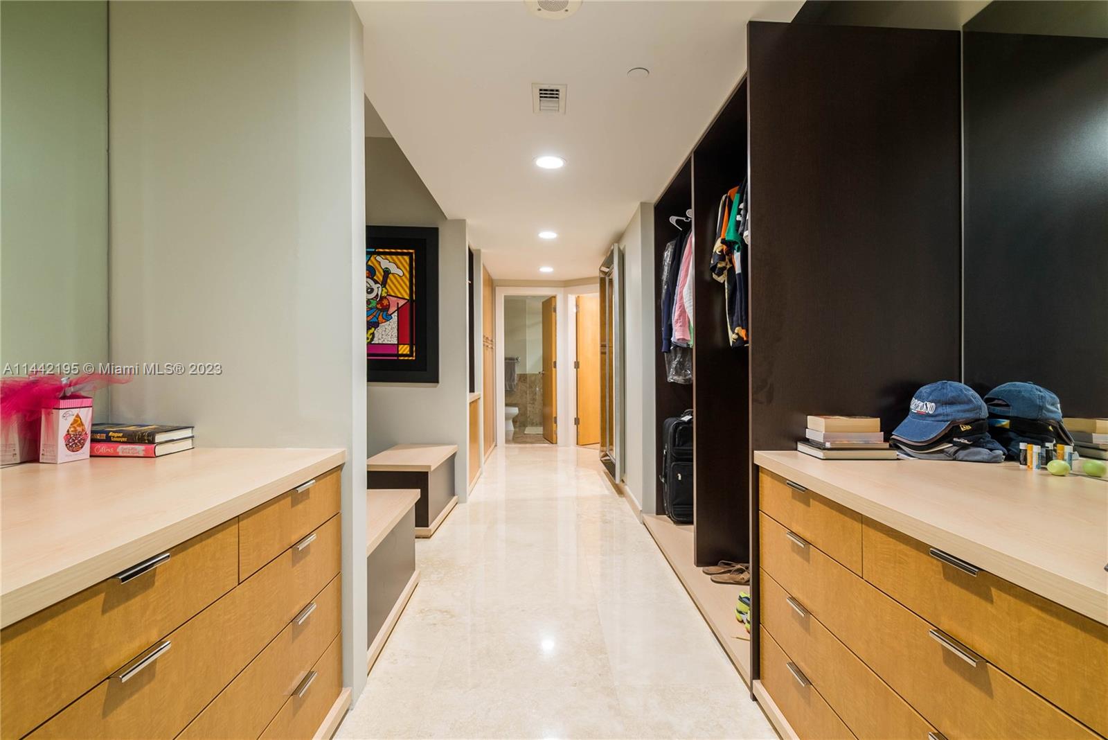 IL VILLAGGIO ON SOUTH BEA - Residential