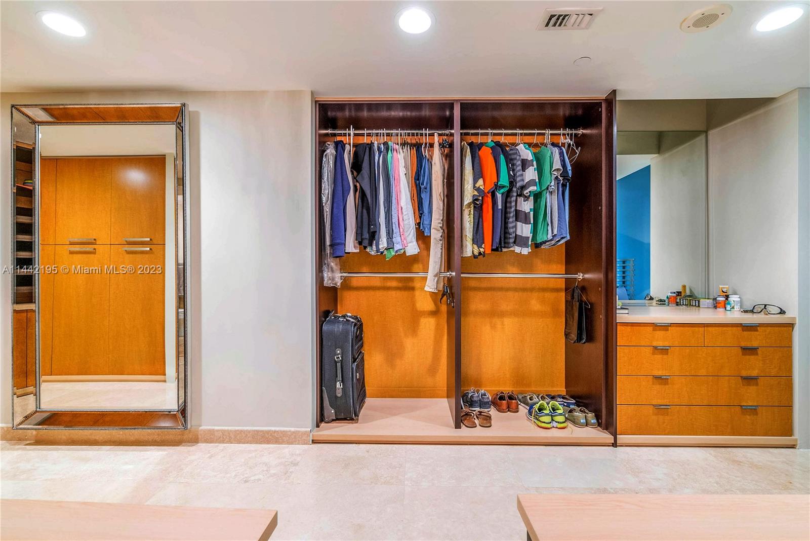 IL VILLAGGIO ON SOUTH BEA - Residential