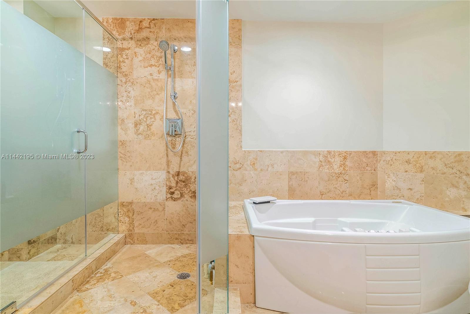 IL VILLAGGIO ON SOUTH BEA - Residential