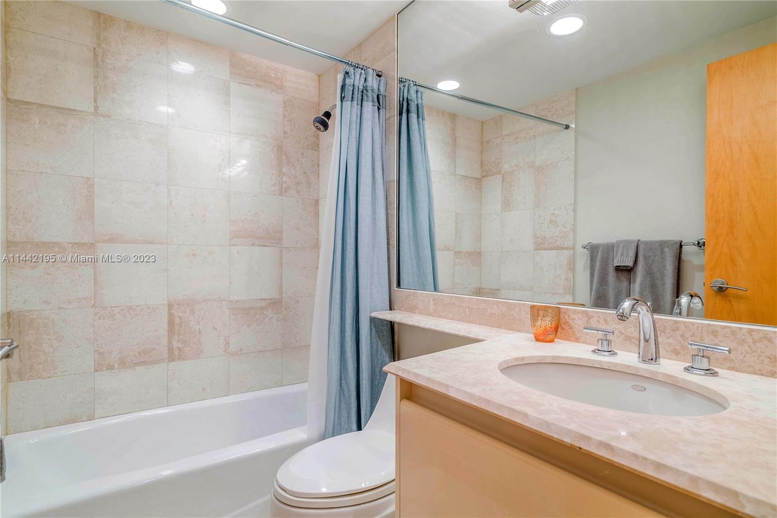 IL VILLAGGIO ON SOUTH BEA - Residential