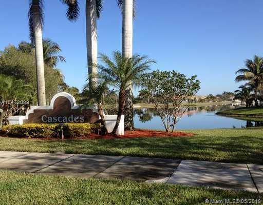 Gated community, excellent location close to main highway, to shopping malls and plazas, gas station, etc. Beautiful house in a safe and well maintained community!