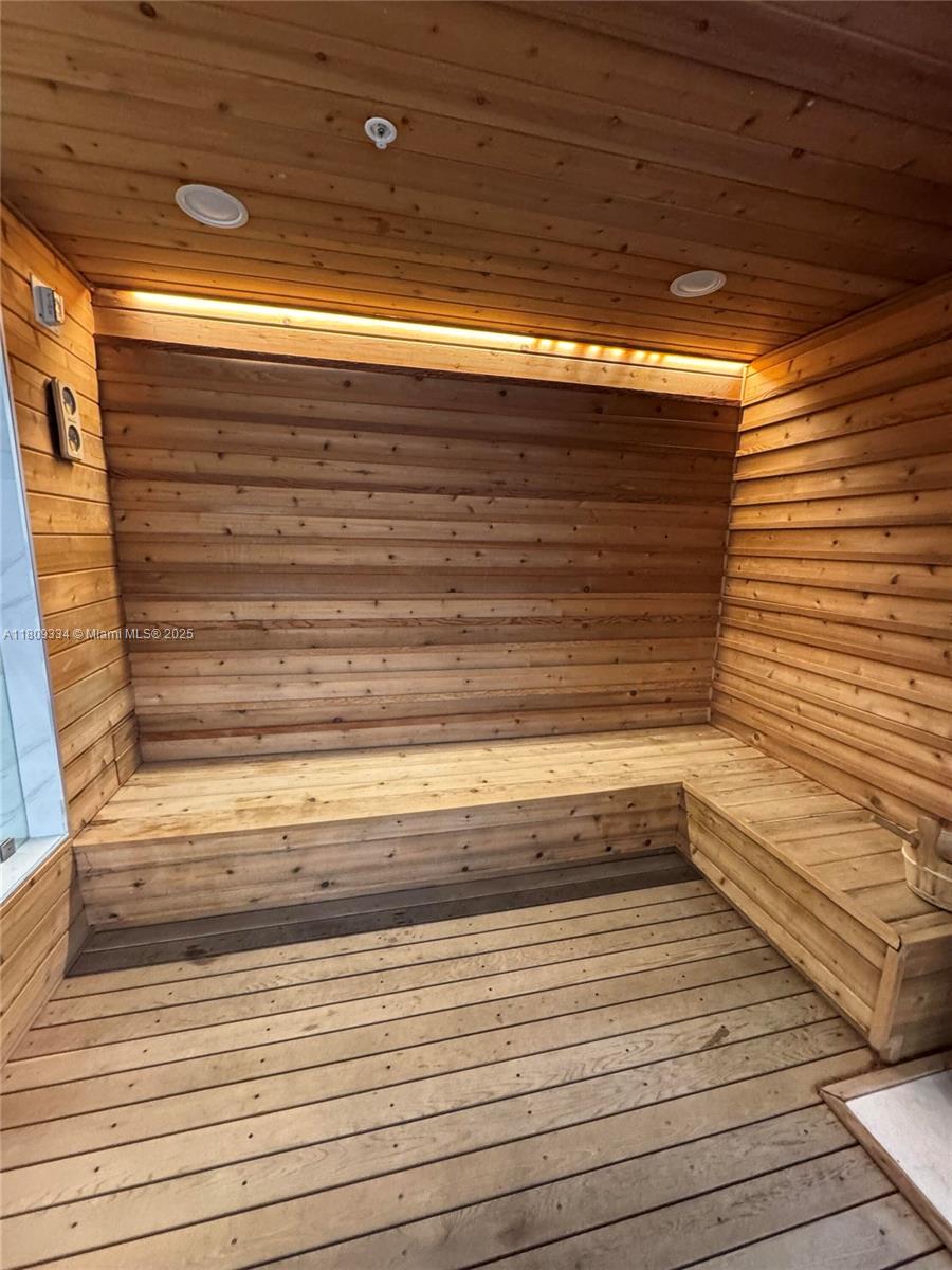 BLUE DIAMOND CONDO - Residential