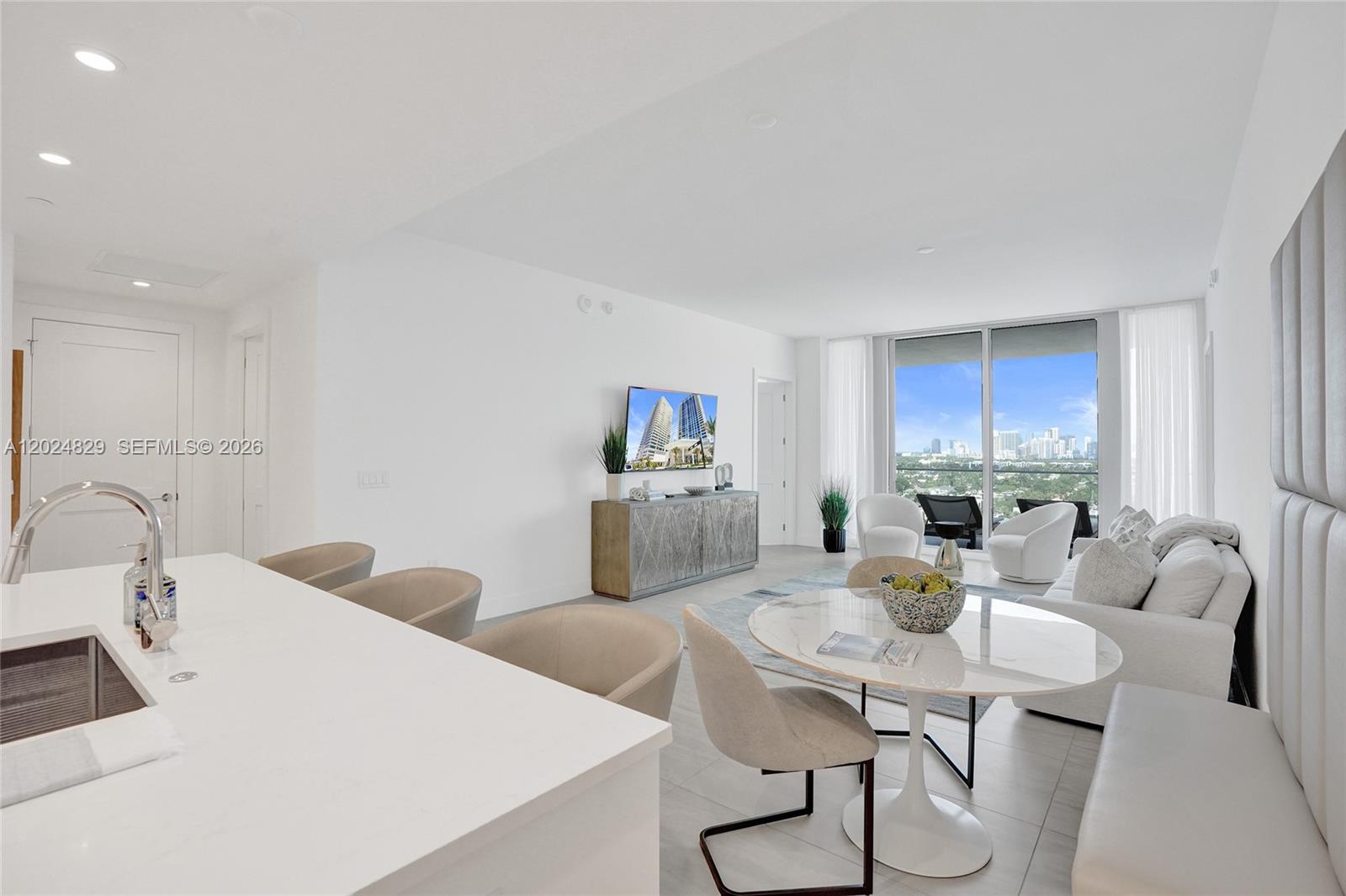 SELENE OCEANFRONT - Residential