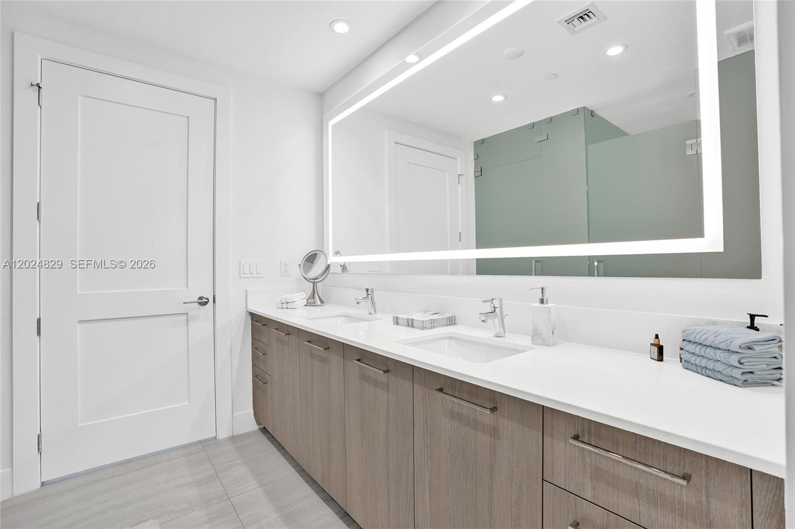 SELENE OCEANFRONT - Residential