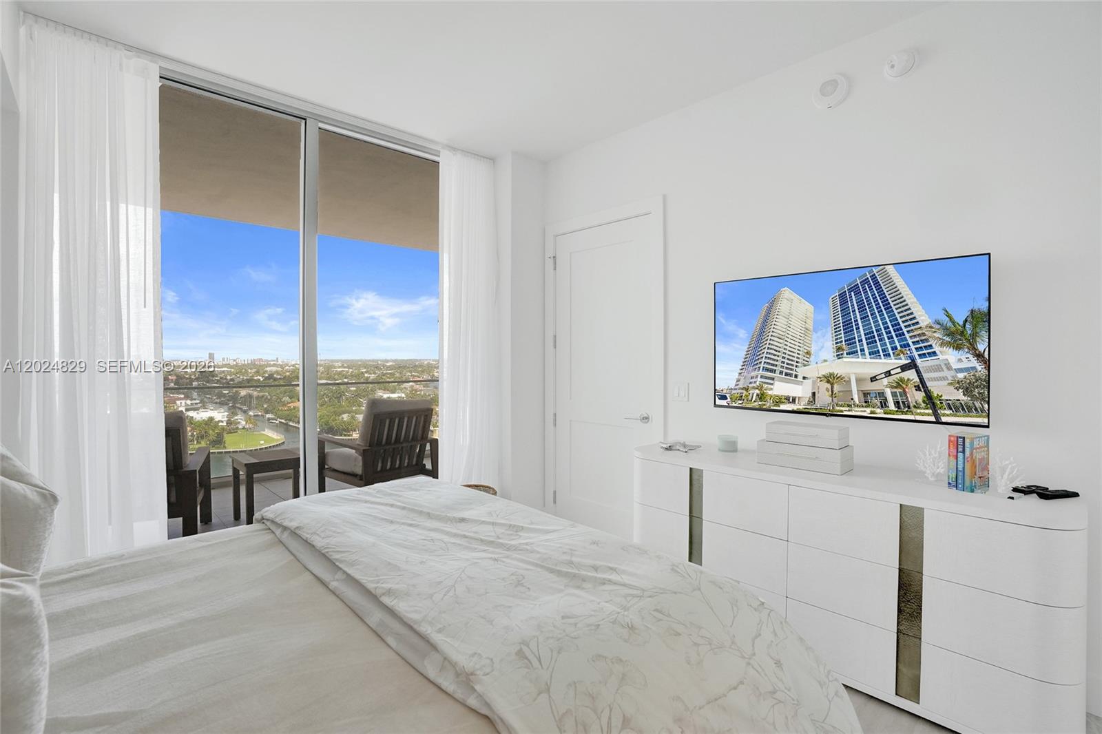 SELENE OCEANFRONT - Residential