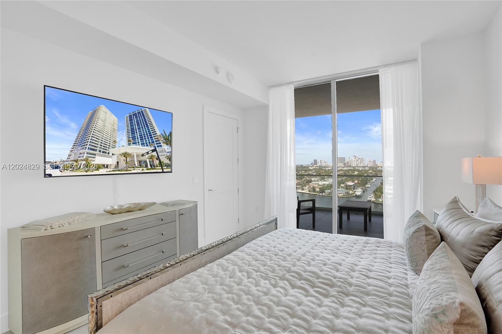SELENE OCEANFRONT - Residential