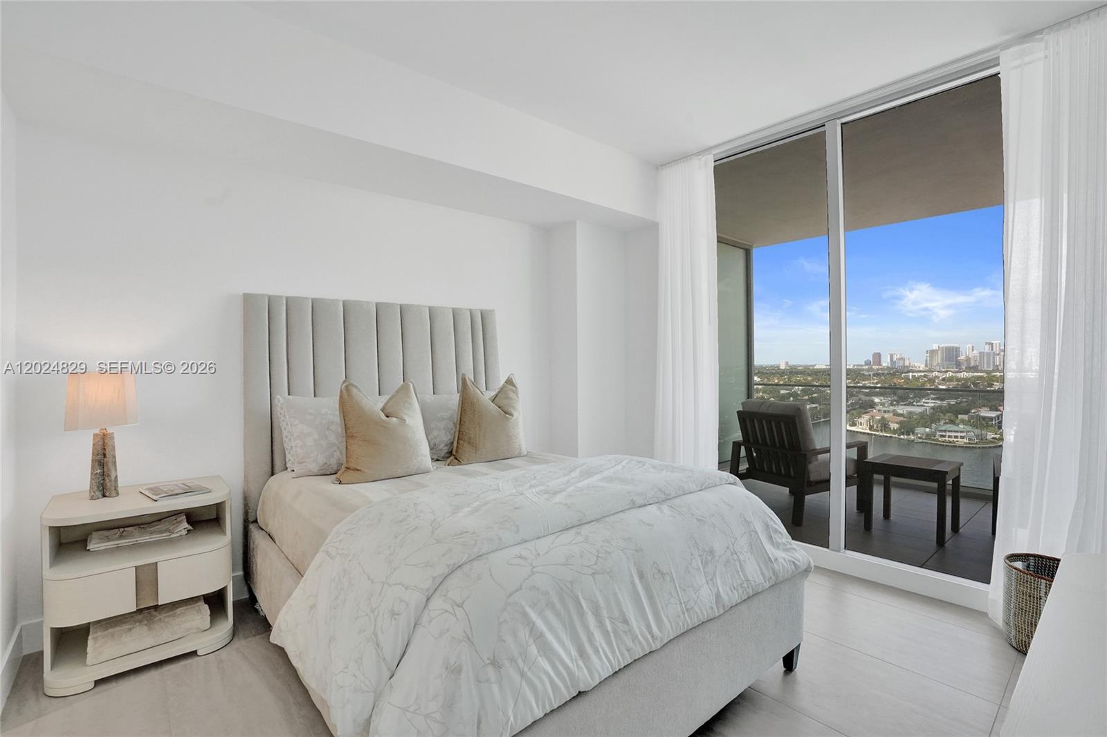 SELENE OCEANFRONT - Residential