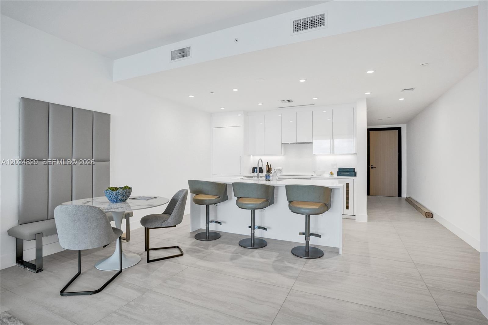 SELENE OCEANFRONT - Residential