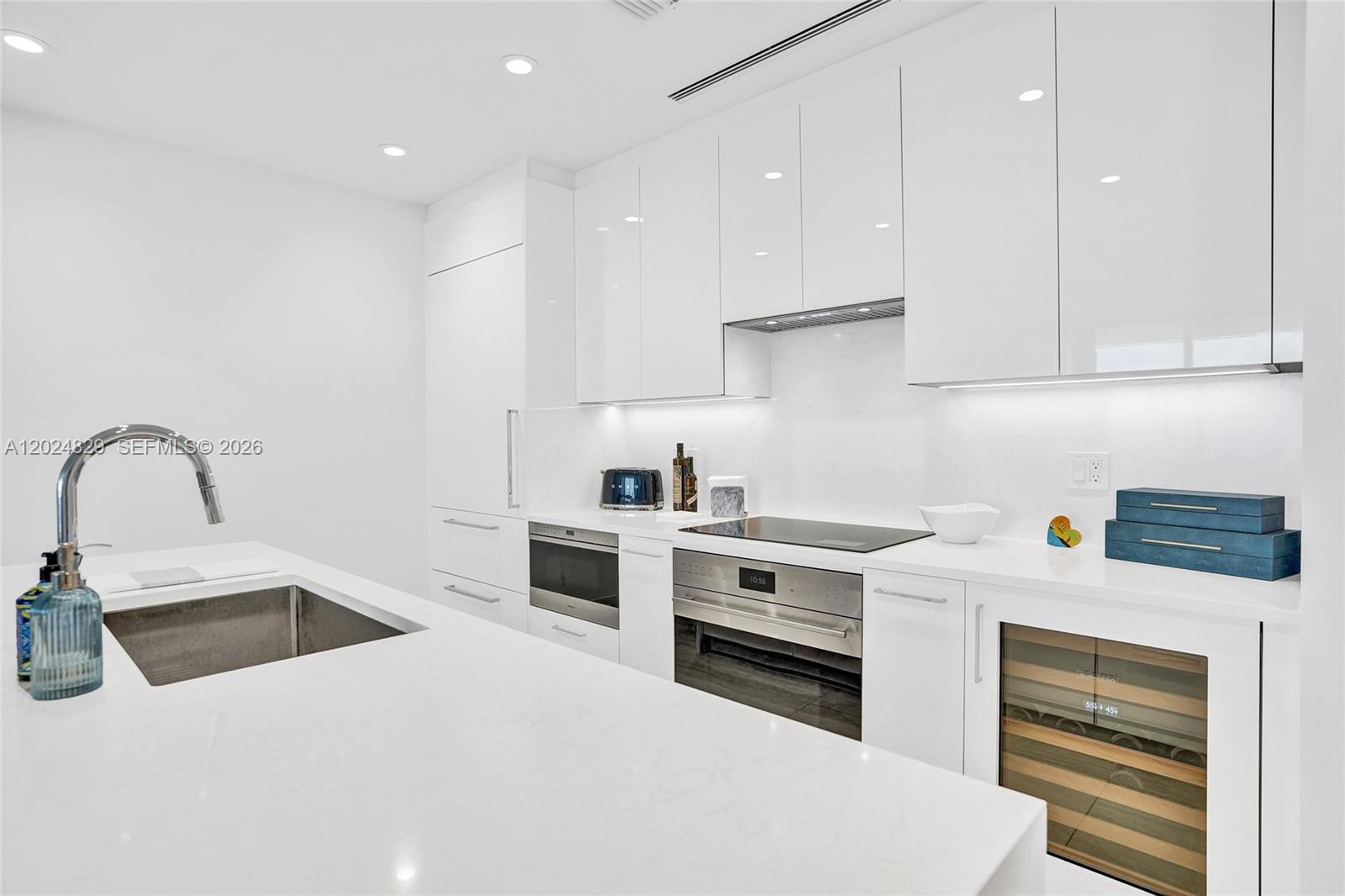 SELENE OCEANFRONT - Residential