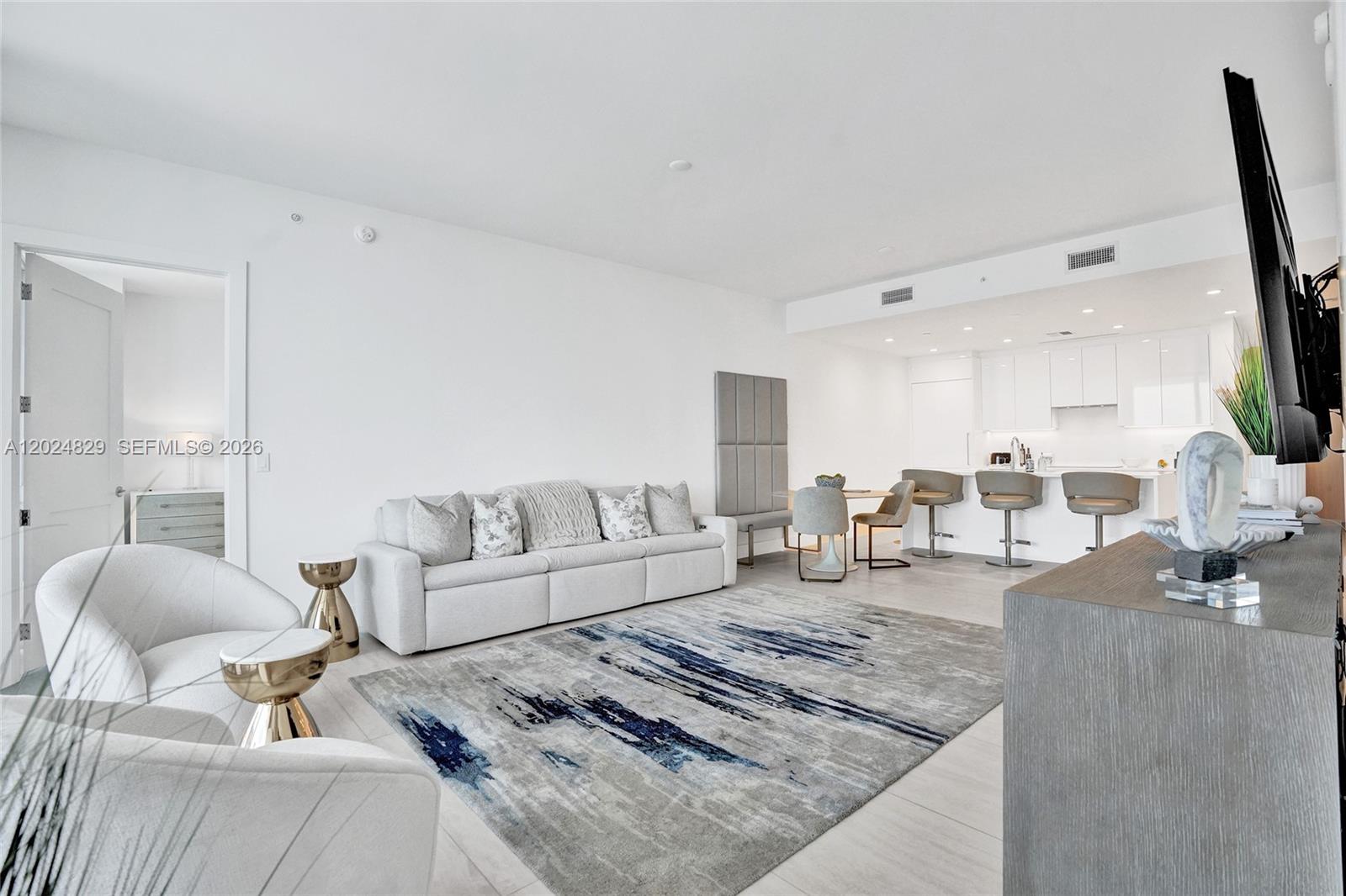 153 N Seabreeze 1403