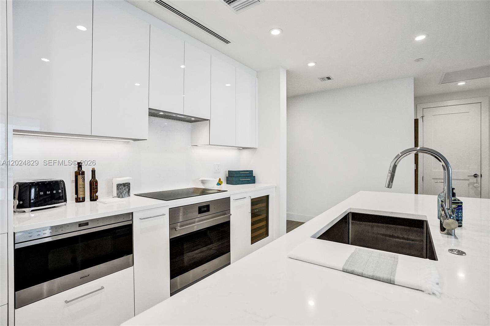 SELENE OCEANFRONT - Residential