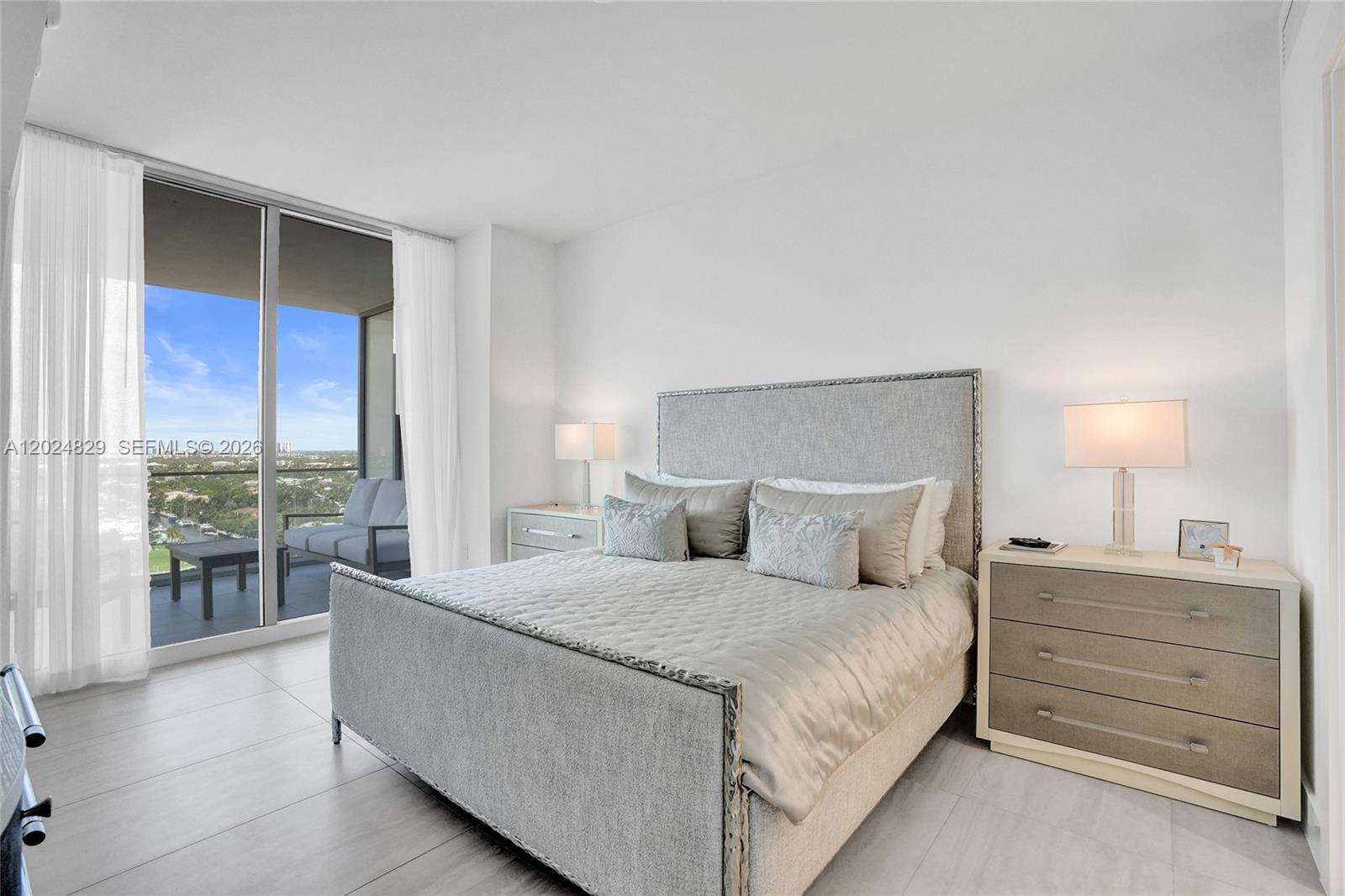 SELENE OCEANFRONT - Residential