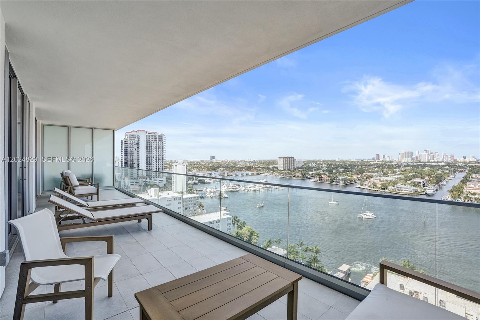 SELENE OCEANFRONT - Residential