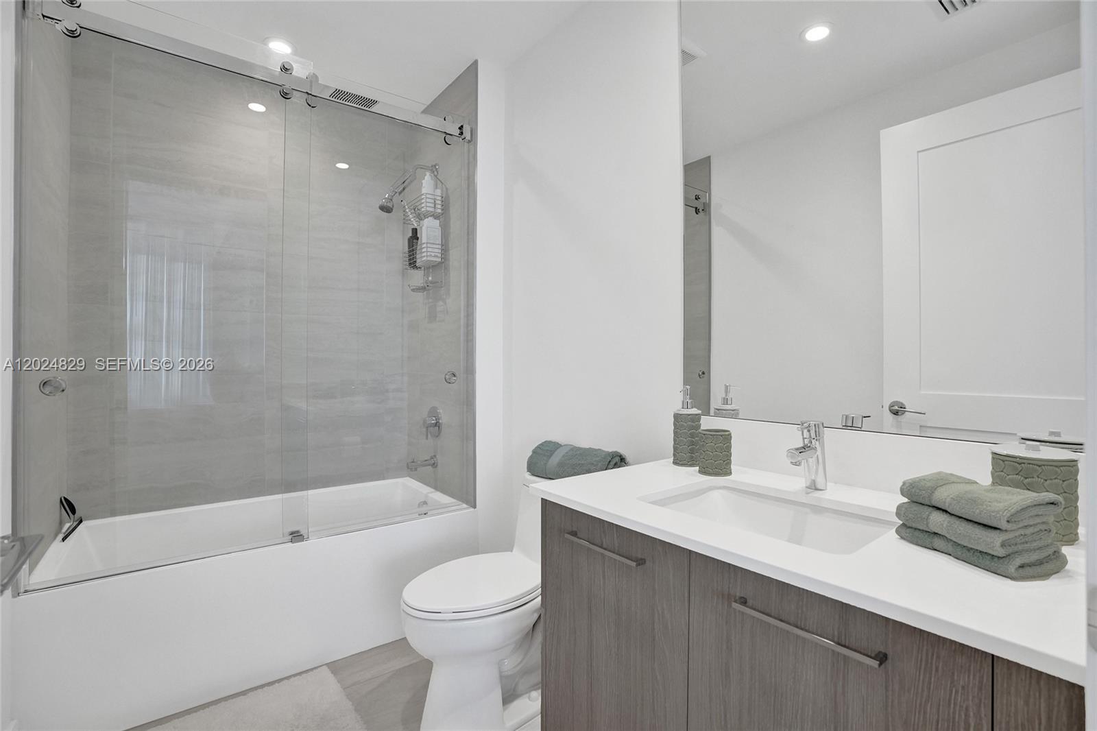 SELENE OCEANFRONT - Residential