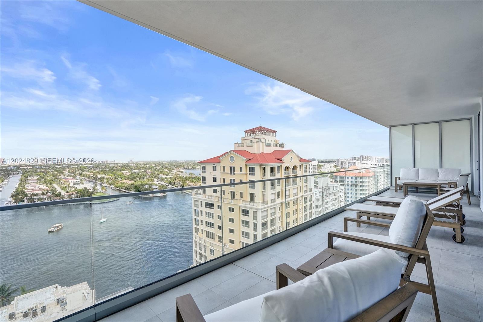 SELENE OCEANFRONT - Residential