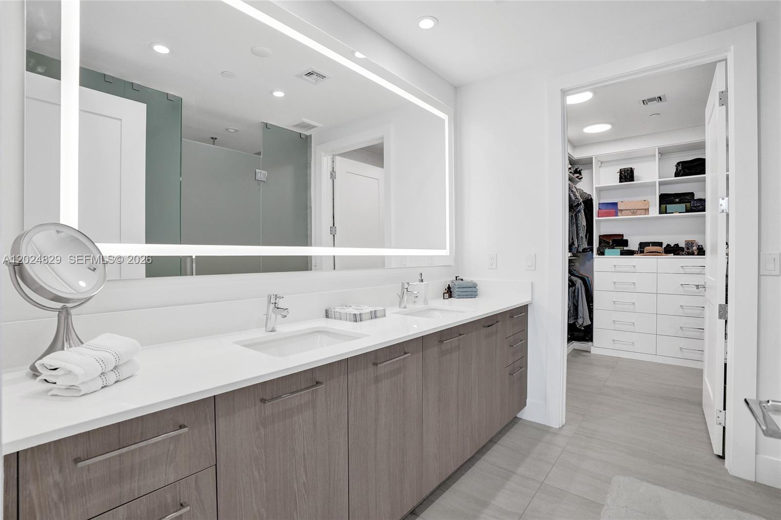 SELENE OCEANFRONT - Residential