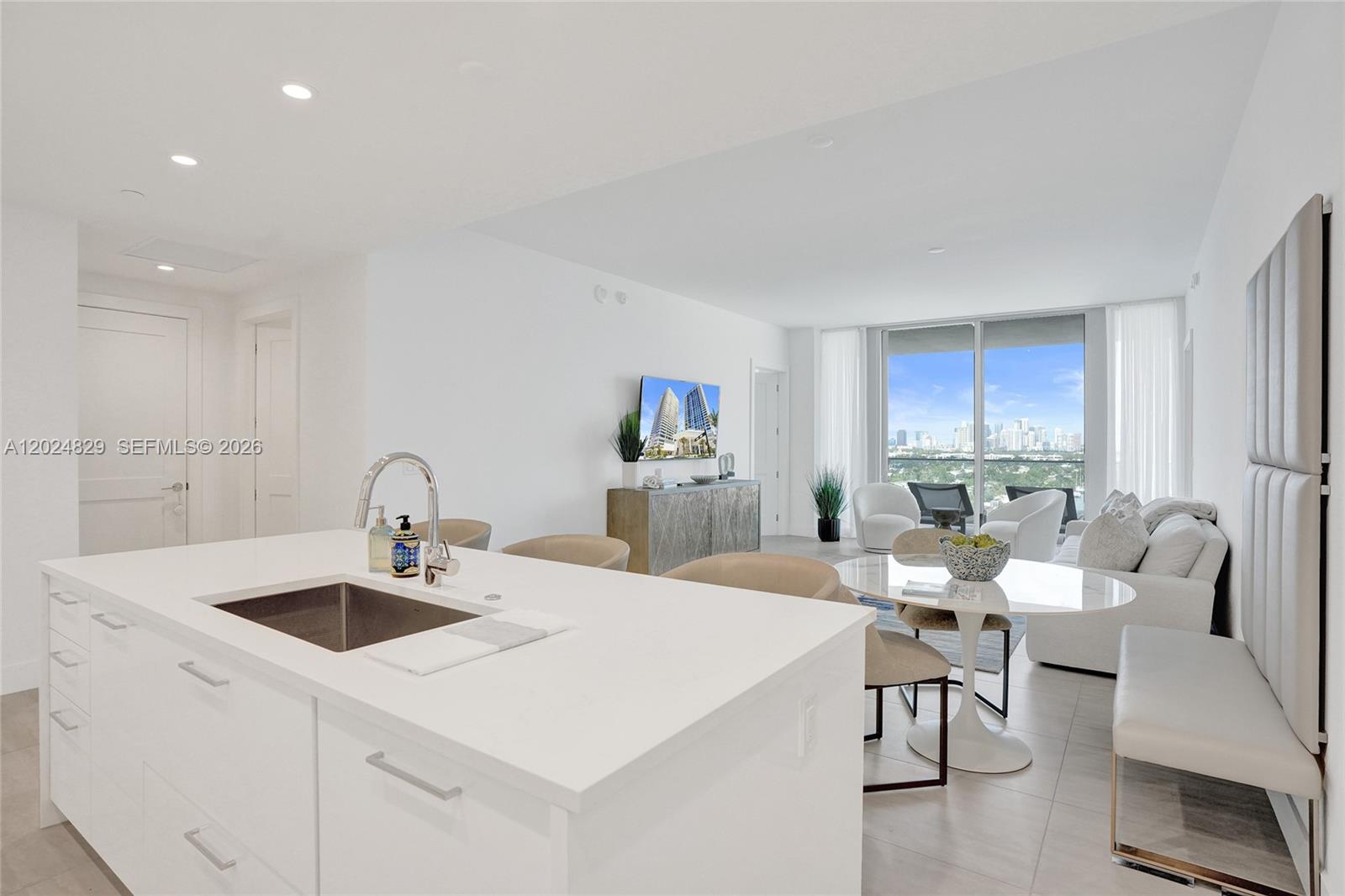 SELENE OCEANFRONT - Residential