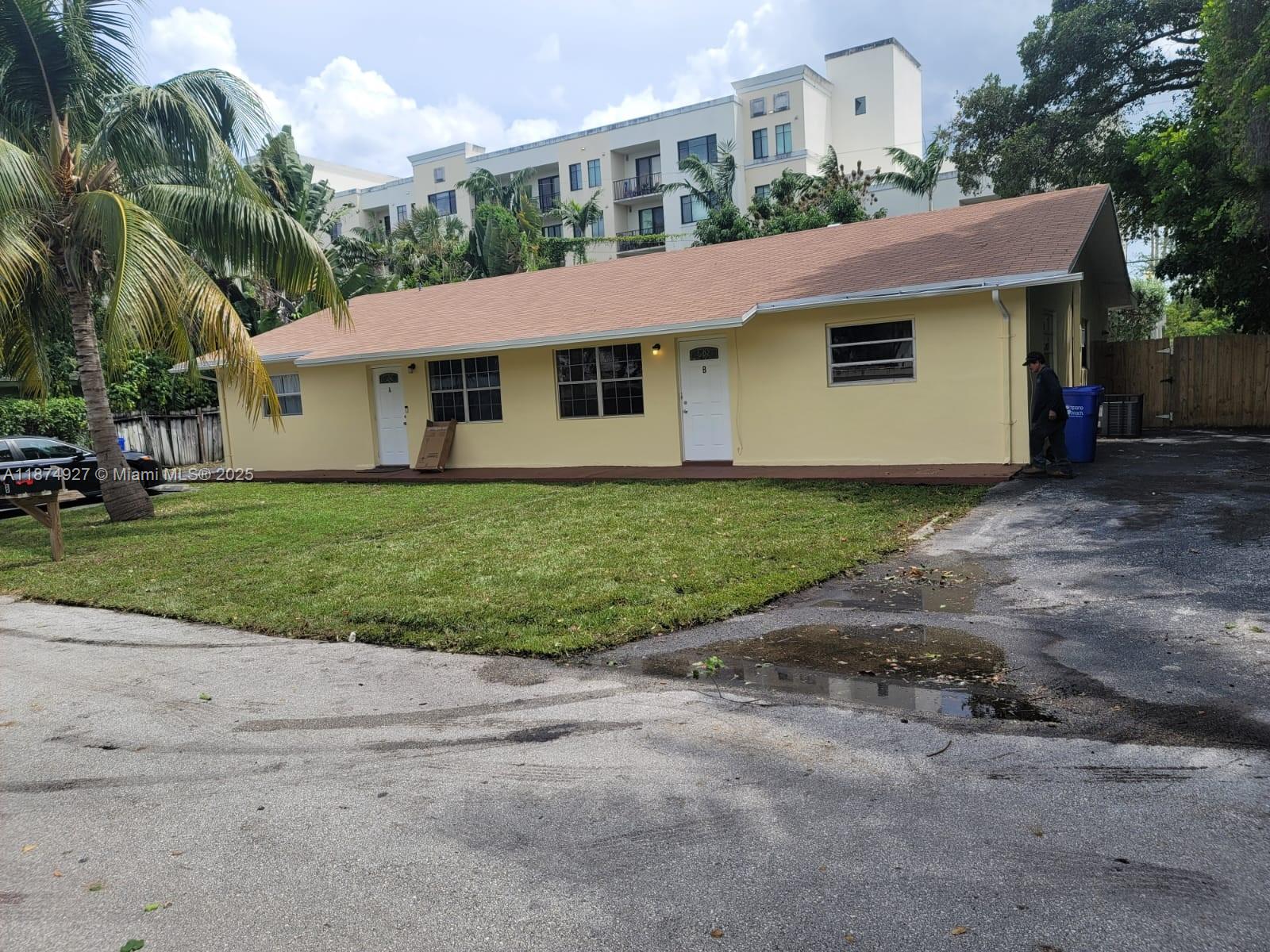 Large Duplex 2,200 square foot on a quiet dead end street .Each unit has central A/C and washer/dryer's with ceramic tile. Separate electric and water meters. Tenants pay all utilities New roof was installed in 2022