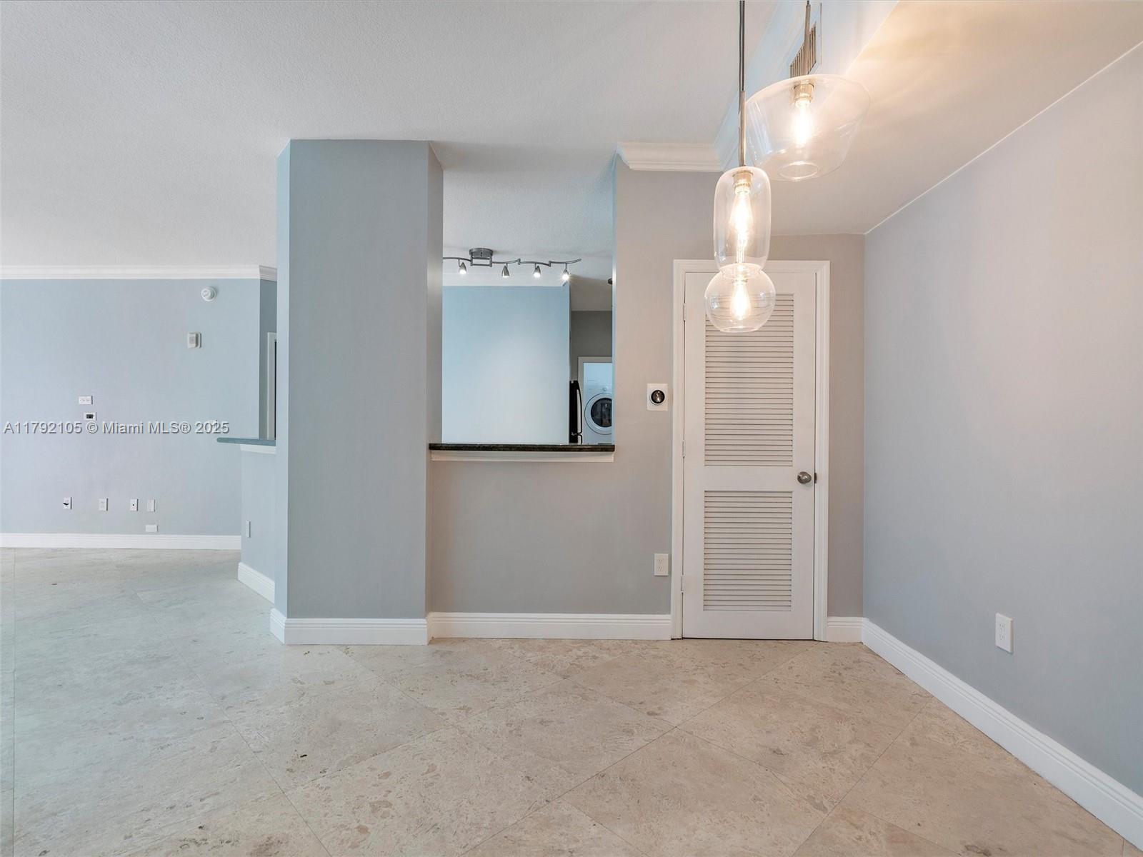 9172 Collins Ave 216