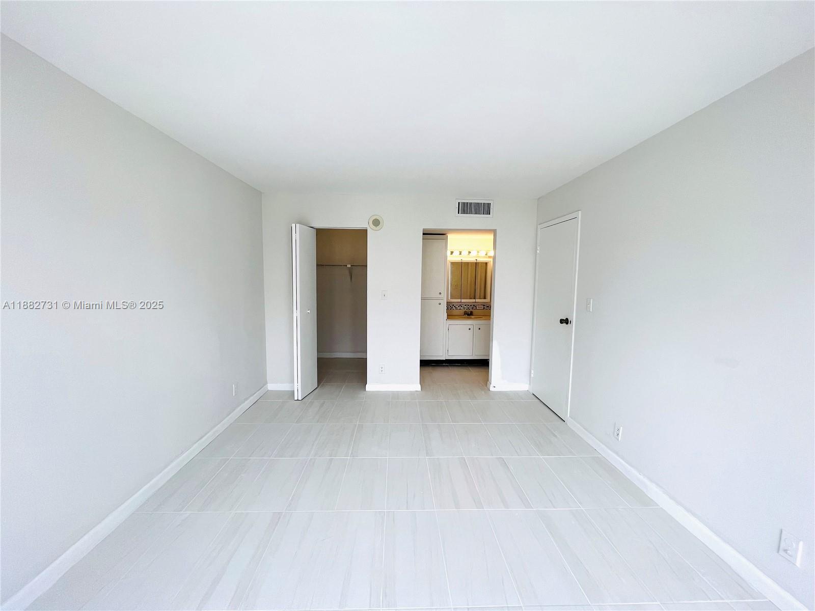 PLAZA OF AMERICAS CONDO P - Residential Lease