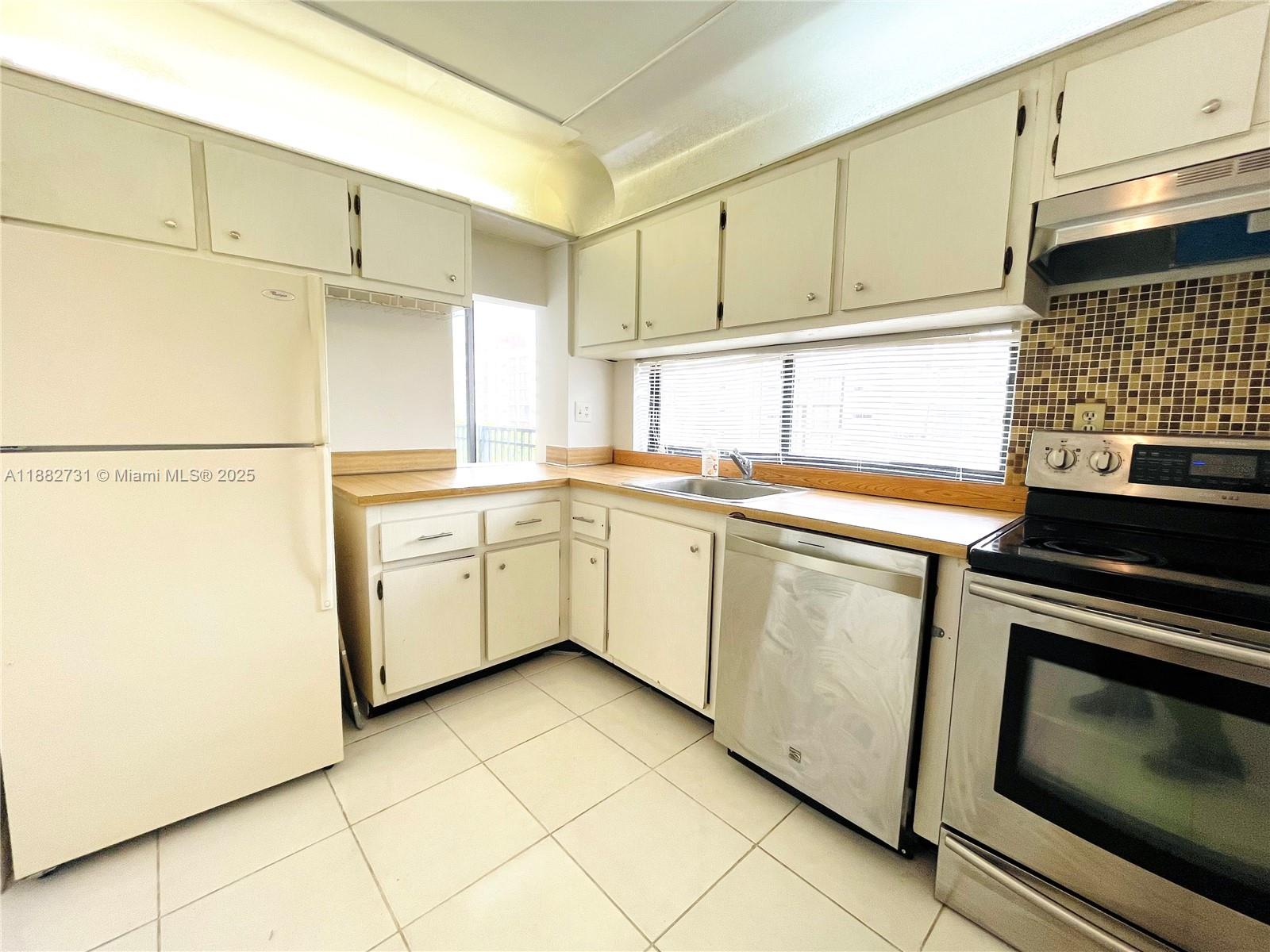 PLAZA OF AMERICAS CONDO P - Residential Lease