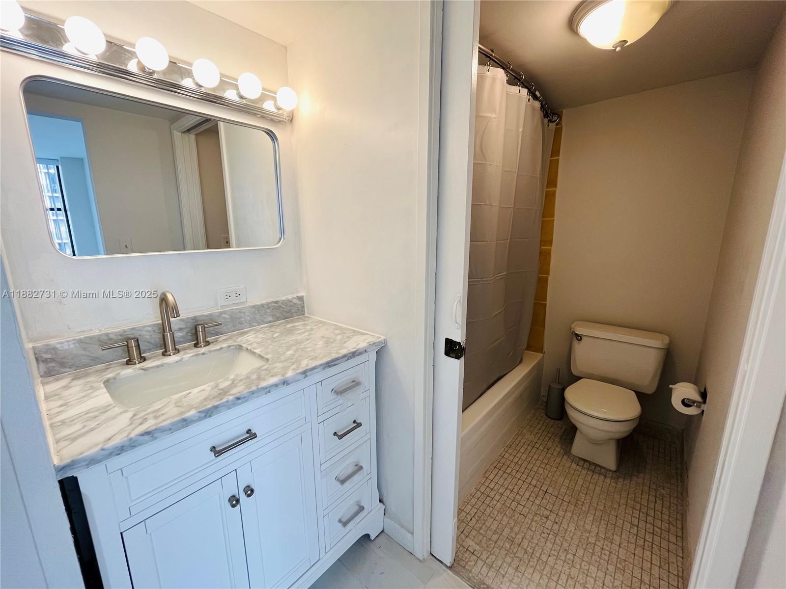 PLAZA OF AMERICAS CONDO P - Residential Lease