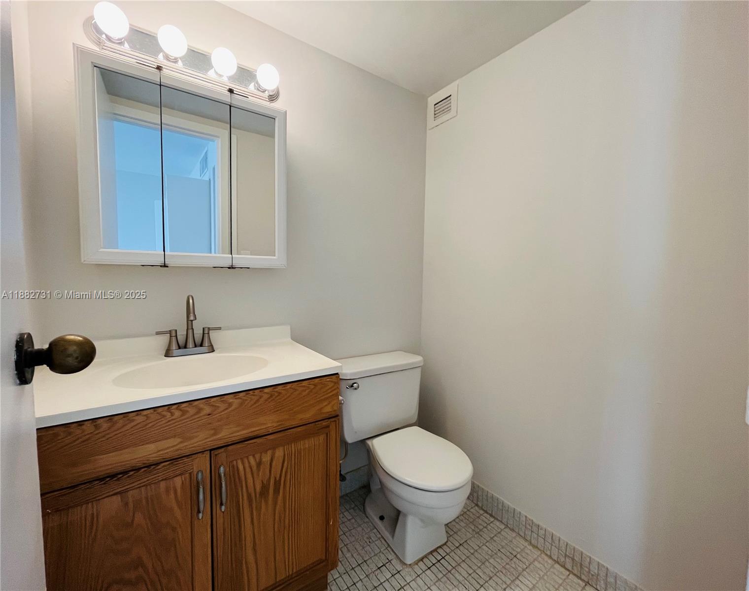 PLAZA OF AMERICAS CONDO P - Residential Lease