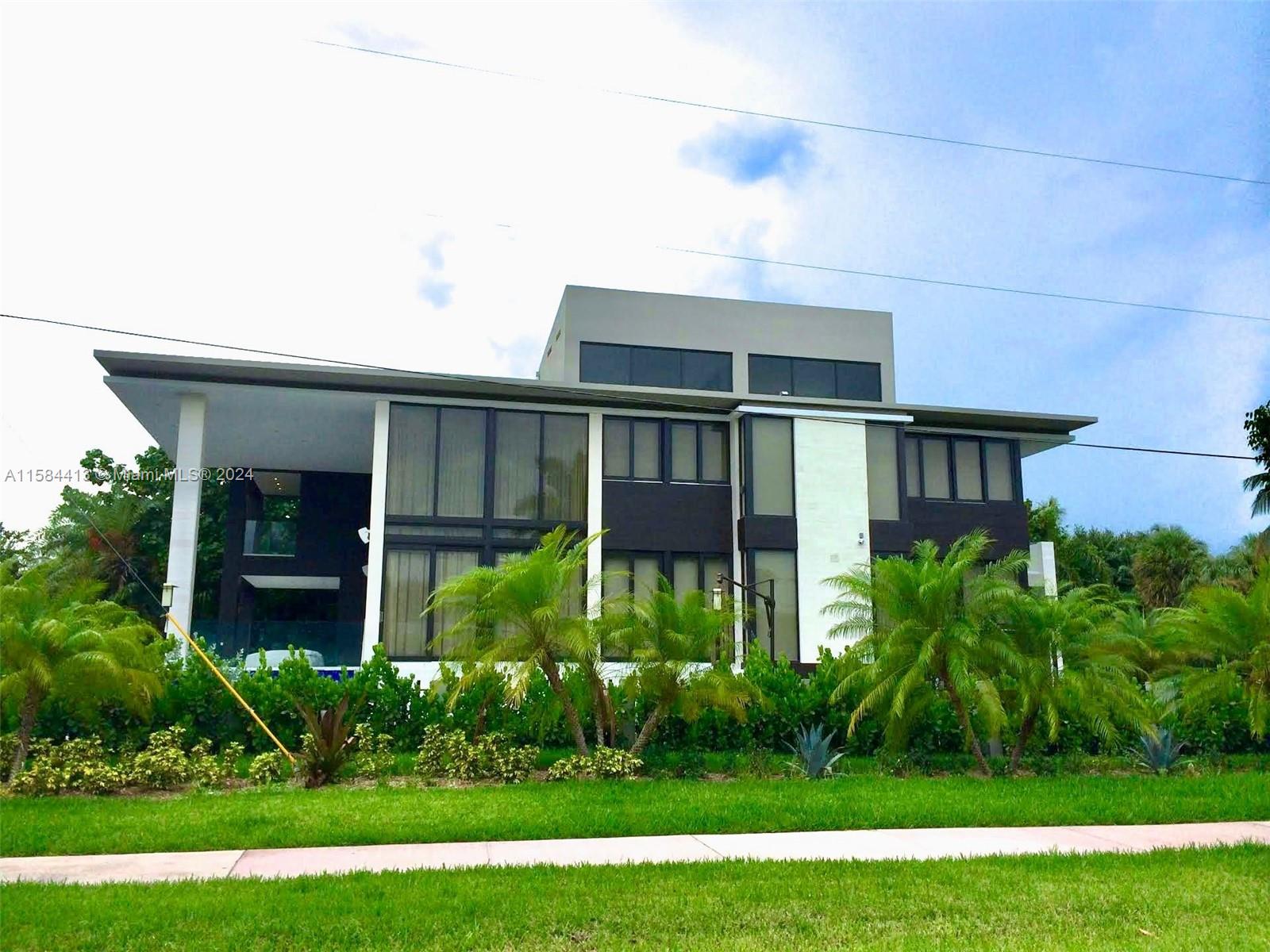 Property for Sale at 610 Harbor Cir Cir, Key Biscayne, Miami-Dade County, Florida - Bedrooms: 6 
Bathrooms: 7.5  - $11,300,000